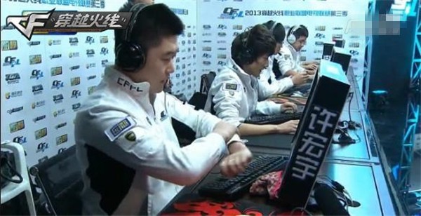 王钰栋头球 王钰栋头球