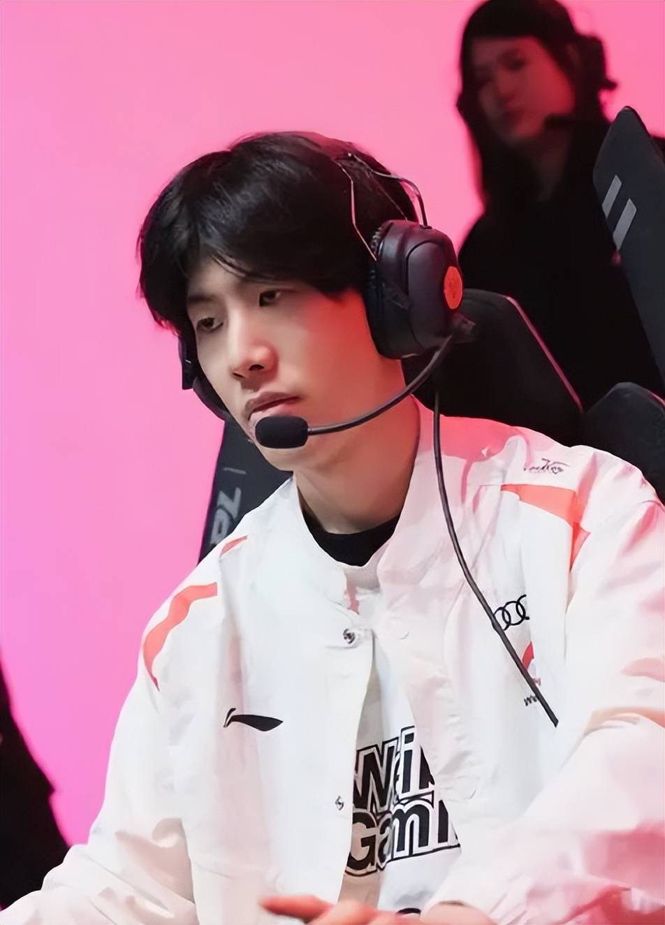 哈扎德踢过 哈扎德踢过