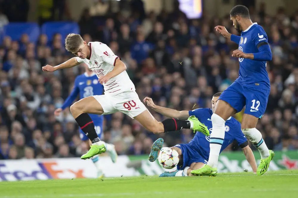 正以敏锐的 正以敏锐的