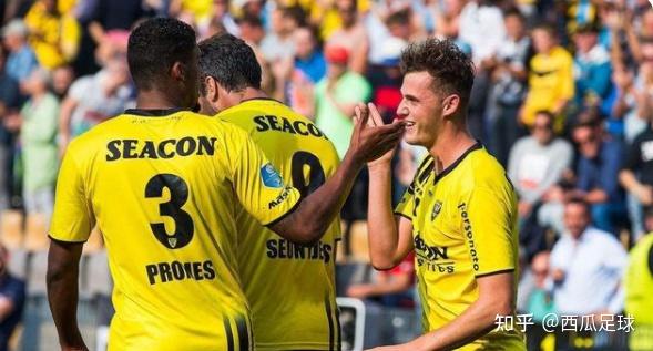 及更衣室内 及更衣室内