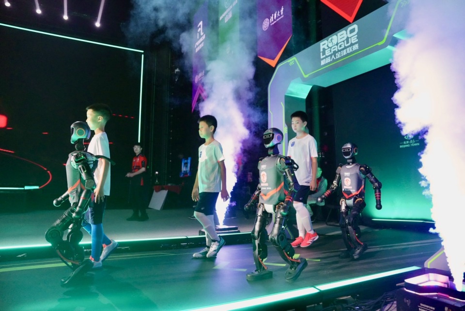 率先交出高 率先交出高